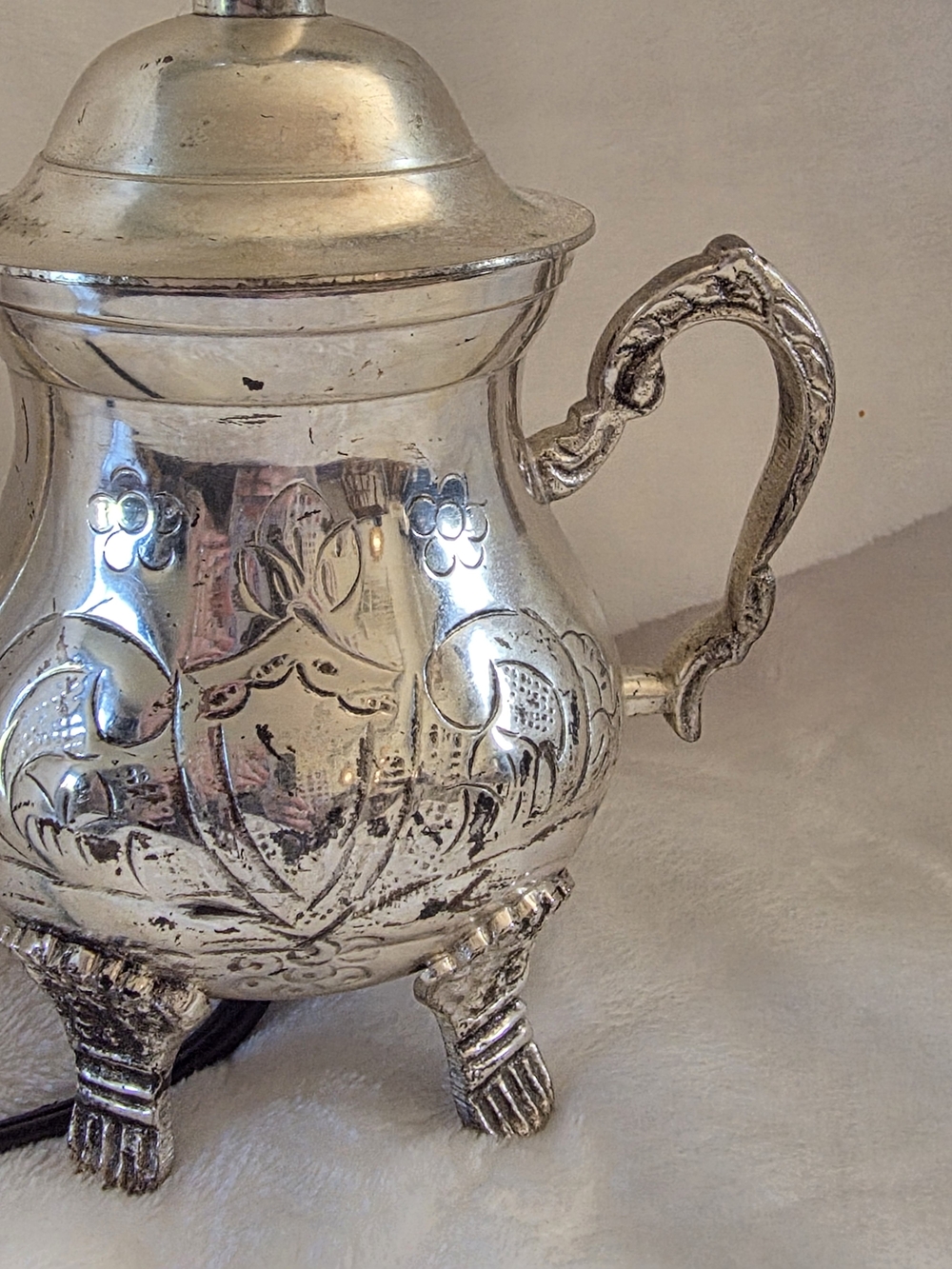 Vintage Silver Plated Teapot Lamp, Made in India, Engraved Etched Teapot Lamp - Picture 5 of 11